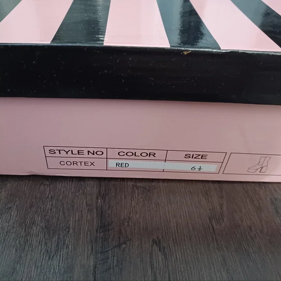 BRAND NEW Red Women's Ankle Boots 6.5 - Picture 6 of 8